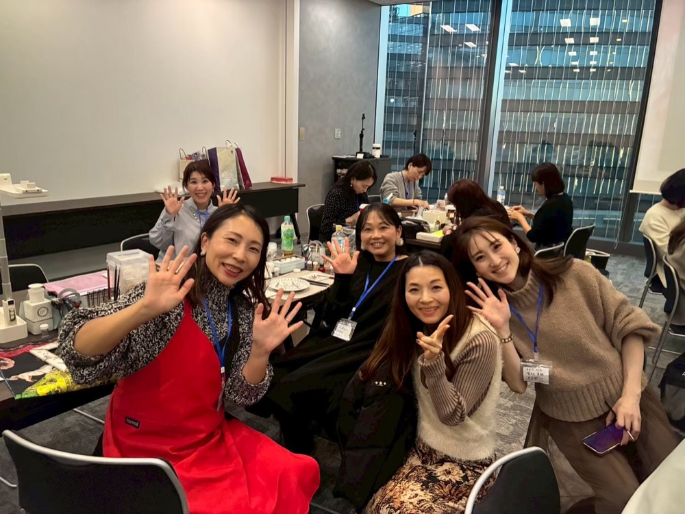 リアル勉強会で仲間と学ぶ様子