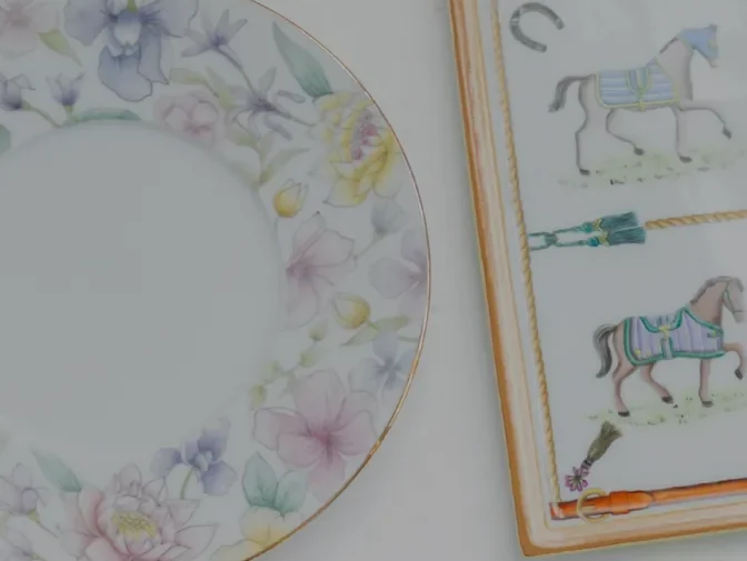 絵の具で仕上げた華やかなポーセラーツ作品